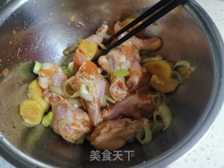 香酥鸡翅根的做法步骤：1
