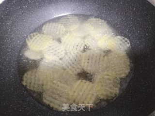 网格薯片——嘎嘣脆的做法步骤：2