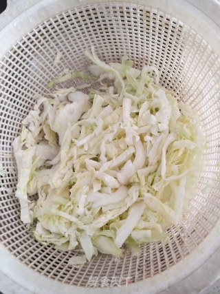 豆腐丝炒包菜的做法步骤：1