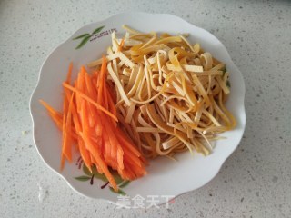 豆腐丝炒包菜的做法步骤：2