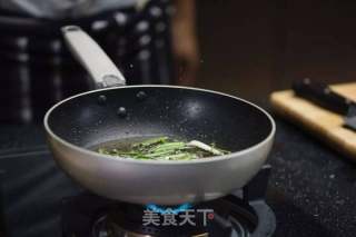 鲈鱼清蒸怎么做，蒸多久的做法步骤：6