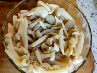 木耳肉片炒白玉菇的做法步骤：4