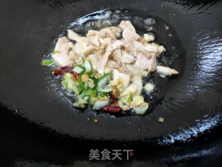 木耳肉片炒白玉菇的做法步骤：10