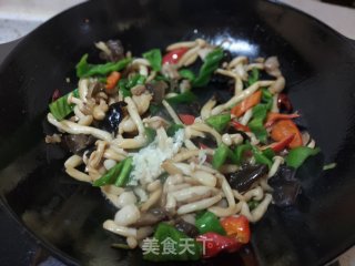 木耳肉片炒白玉菇的做法步骤：17