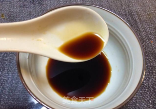 清蒸鲈鱼怎么做，海鲈鱼清蒸做法的做法步骤：4
