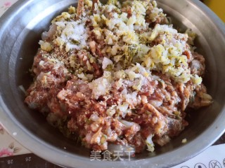 酸菜猪肉水饺的做法步骤：4
