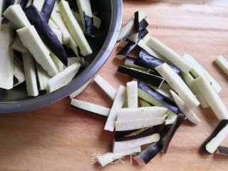 风味茄子的做法步骤：1