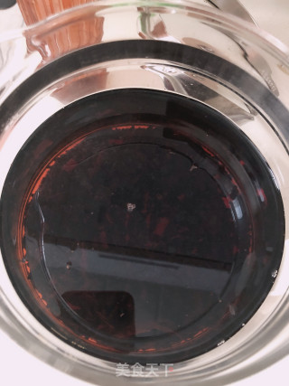 焦糖奶茶的做法步骤：1