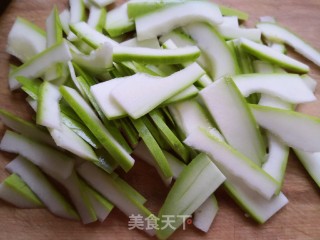 角瓜虾仁的做法步骤：2
