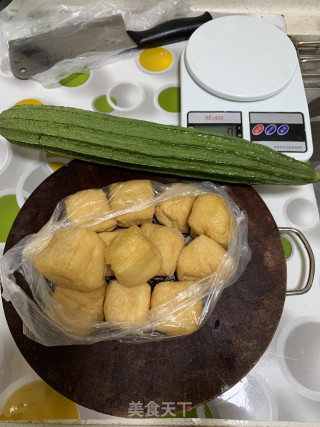 豆泡炒丝瓜的做法步骤：1