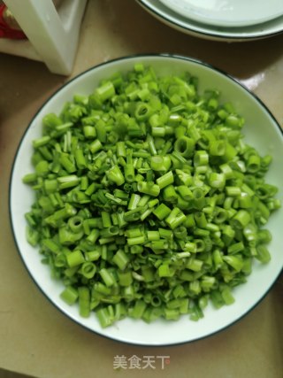 香肠炒空心菜杆的做法步骤：3