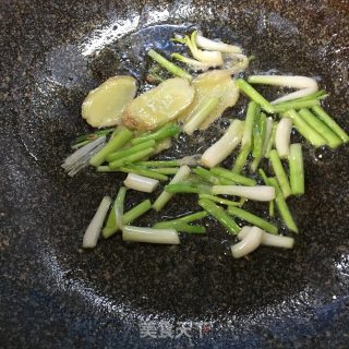 香葱炒花蛤的做法步骤：3