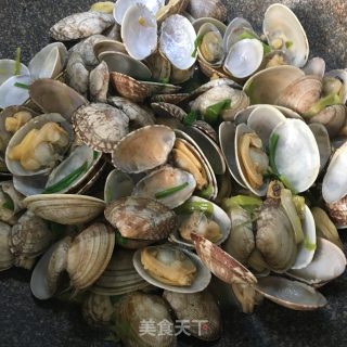 香葱炒花蛤的做法步骤：6