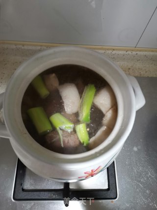 白萝卜牛肉汤的做法步骤：3
