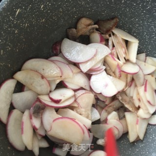 水萝卜炒肉片的做法步骤：8
