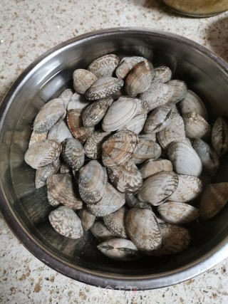 蒜香花蛤的做法步骤：1