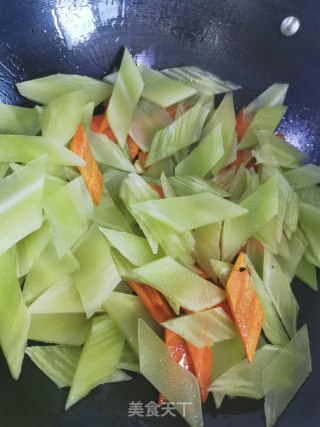 清炒莴笋的做法步骤：3