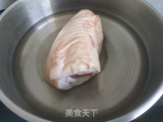 家常炖肘子的做法步骤：1