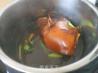 家常炖肘子的做法步骤：7