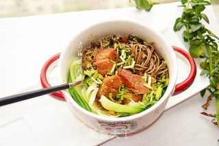 牛腩酸菜荞麦面的做法步骤：7