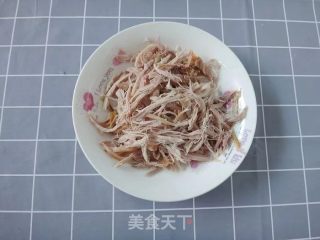 黄瓜拌鸭丝的做法步骤：2