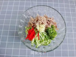 黄瓜拌鸭丝的做法步骤：6