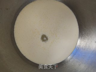 蜜瓜冰激凌的做法步骤：1