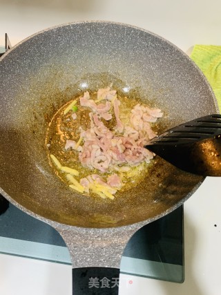 皱皮椒炒肉丝的做法步骤：5