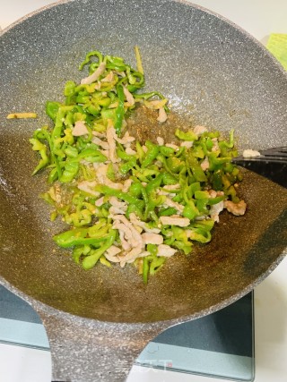 皱皮椒炒肉丝的做法步骤：7