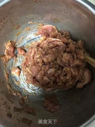 猪肉茴香馅饼的做法步骤：1