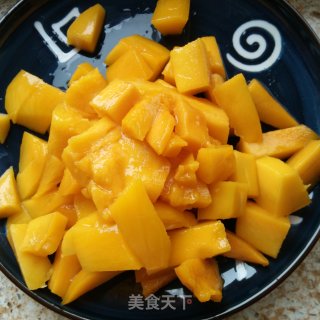 冰镇芒果汁的做法步骤：2
