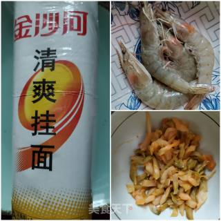 鲜虾榨菜汤面的做法步骤：1