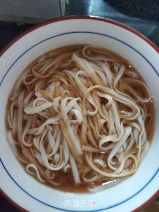 鲜虾榨菜汤面的做法步骤：5