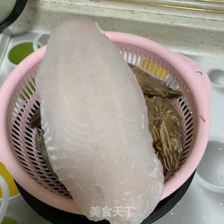 巴沙鱼柳焖番茄的做法步骤：1