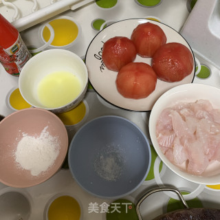 巴沙鱼柳焖番茄的做法步骤：2