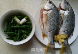 月子鱼黄翅鱼煮汤大法的做法步骤：1