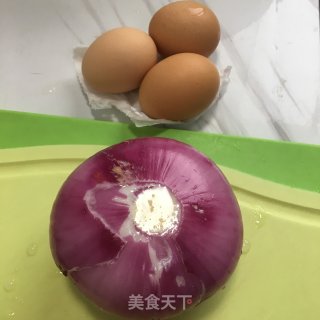 紫洋葱炒鸡蛋的做法步骤：1