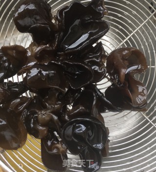 黄瓜拌木耳的做法步骤：3
