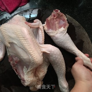 黑椒鸡腿肉的做法步骤：1