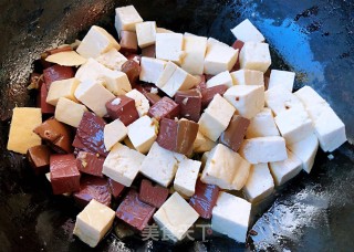 猪血炖豆腐#食物边角料做大餐#的做法步骤：7