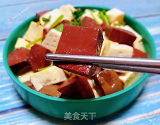猪血炖豆腐#食物边角料做大餐#的做法步骤：14