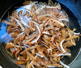 黄瓜凉拌牛百叶#食物边角料做大餐#的做法步骤：2