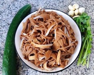 黄瓜凉拌牛百叶#食物边角料做大餐#的做法步骤：4