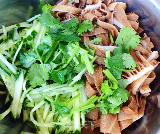 黄瓜凉拌牛百叶#食物边角料做大餐#的做法步骤：8