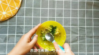 学会这招，3秒搞定饭渣宝宝！宝宝辅食食谱：三文鱼蔬菜饭团的做法步骤：3