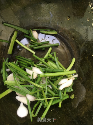 青蒜拌排骨的做法步骤：3