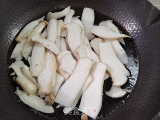 杏鲍菇炒春菜的做法步骤：2