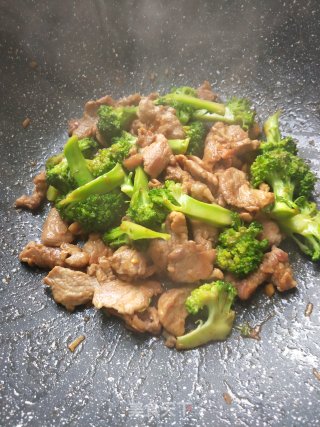 西蓝花炒肉的做法步骤：5
