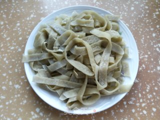 鲜虾粉皮汤的做法步骤：1