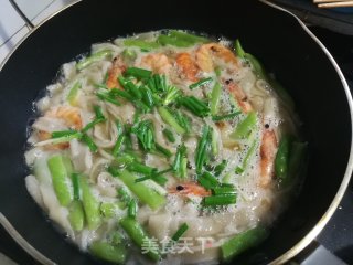 鲜虾粉皮汤的做法步骤：8